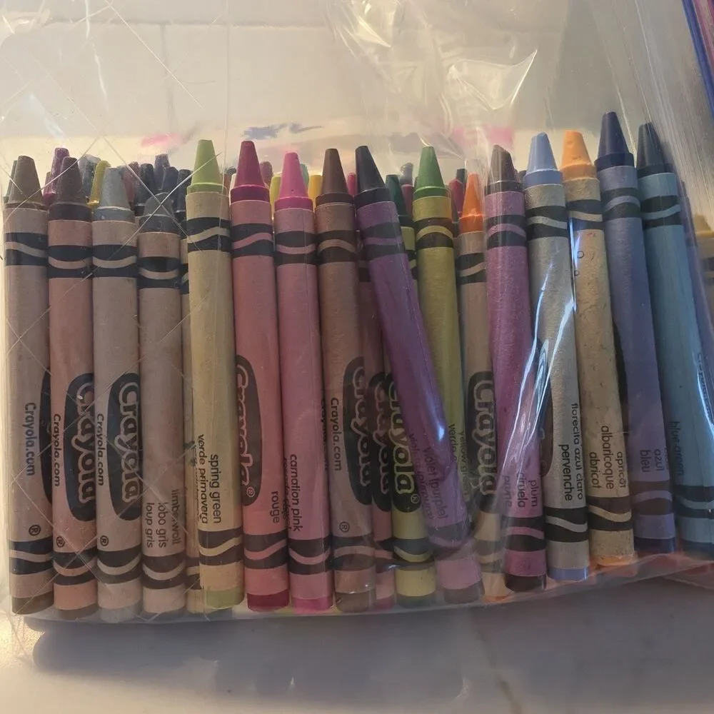 2+ lbs. Crayons Mixed Colors Whole&Broken Melting Arts & Crafts Most are Crayola